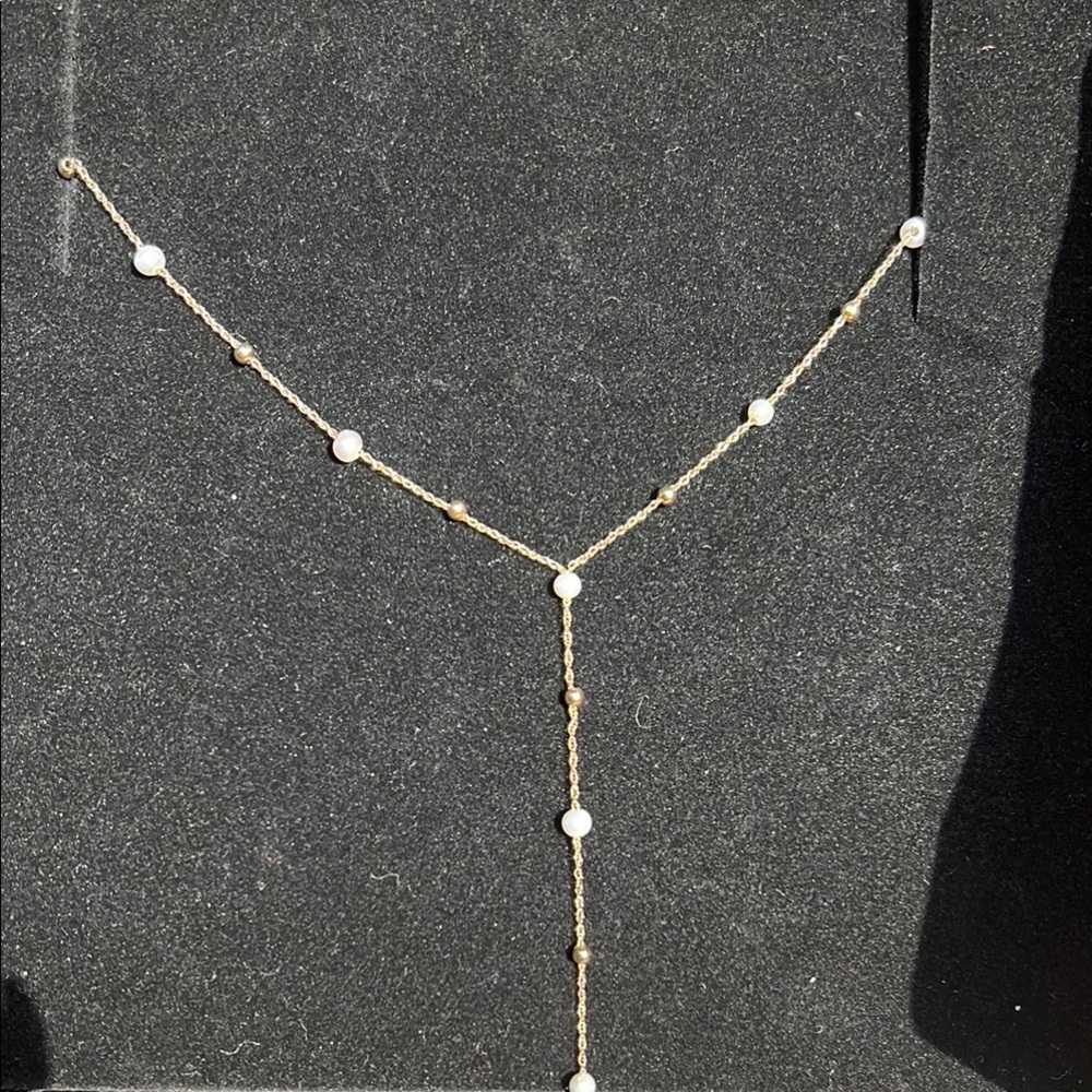 Elegant Gold and Pearl Necklace